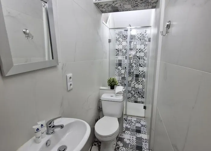 Gaia Calm & Comfort With Patio & Fireplace *